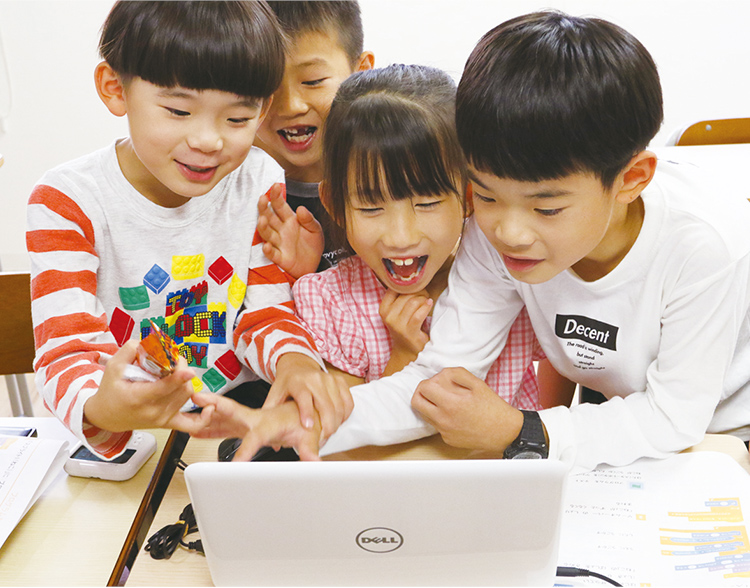 コパン独自のカリキュラムに沿って楽しくアートを学べます。
